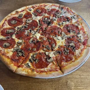 Pepperoni &amp; Mushrooms 18"