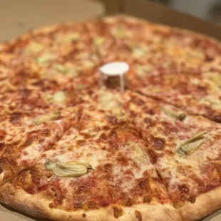 Large 1 topping with artichoke