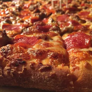 side shot of the 20 inch pizza