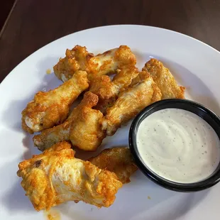 8 Buffalo Wings