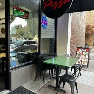 the outside of the restaurant