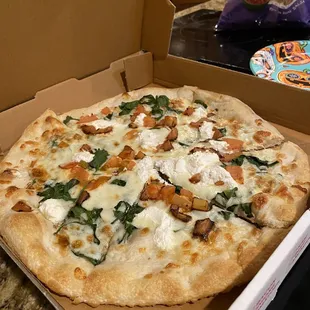 White Spinach and Tomato Pizza