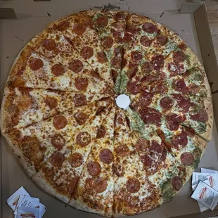 Half Basil Pesto sauce/ Half Red sauce Pepperoni KING KONG Pizza (24" inch)