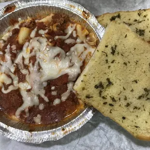 Lasagna &amp; Garlic Bread