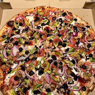 New York Special Pizza. Extra large with pepperoni, sausage, red onion, mushroom, olives, and green bell peppers. Must try.