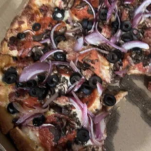 New York Special Pizza , minus green bell peppers substitute red onions in size Medium .