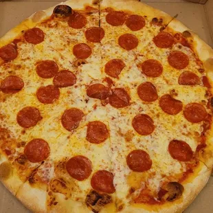 Large pepperoni pie