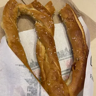 Regular pretzel