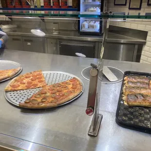 11/25/21 OMG That Stronōi pep pizza was sooo good bow and even next Day!