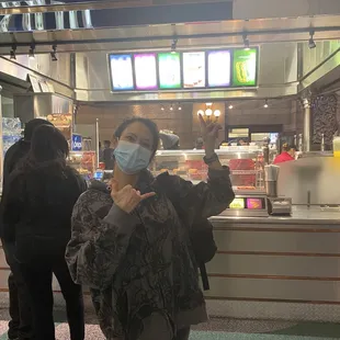 11/26/21 were doing the tourist sthsng since I dont live here anymore! Yum yum pretzel dogs and bagels here I come!