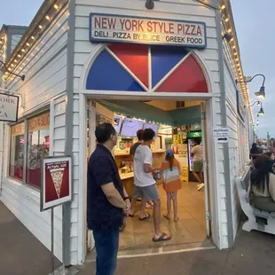 7/6/24 (sat): Exterior. Entrance to order