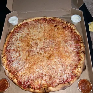 Cheese pizza with marina and alfredo dipping sauce