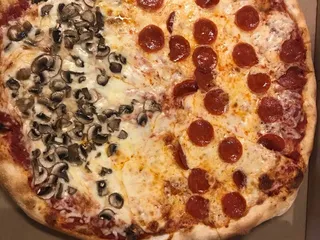 Mola's Pizza