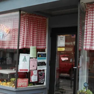 the outside of the restaurant