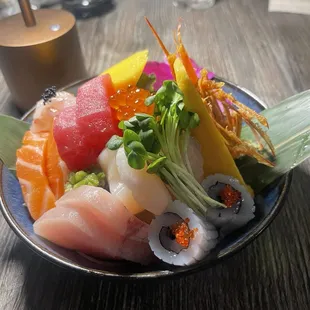 Golden bowl chirashi