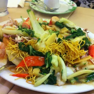 Fried Noodle with Seafood Lunch