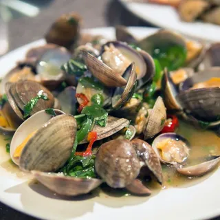 Clams With Spicy Hot Sauce