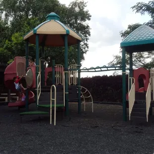 Children&apos;s playground