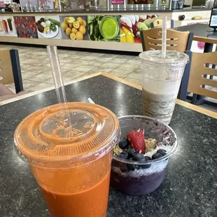 Coffee bean boost protein shake , apple spice fresh pressed and Açaí Azul bowl . Prices are good here too