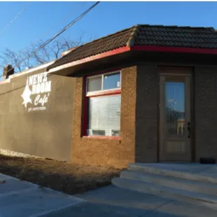 Cozy Historic building with original Tin ceiling and hardwood floors.  Old Fashion Customer Service
