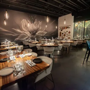 sushi and sashimi, interior