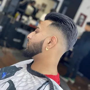 BOOK HERE

Www.NextLevelBarberStudio.com