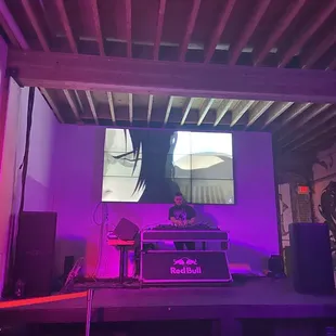 Live djs are super appreciated