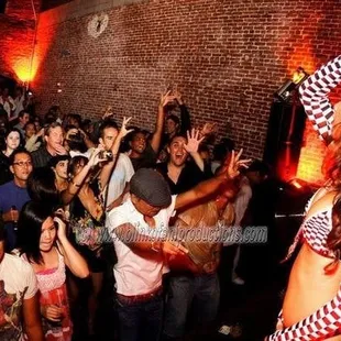 what I miss... gogo'n @ ND! check out the crowd... love the vibe!