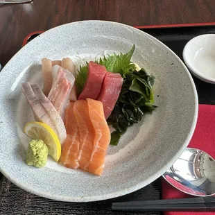 Basic Sashimi Set ($25) - Sashimi Only ($20)