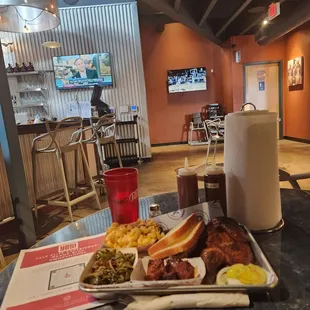 3 meat 2 sides combo bombo!