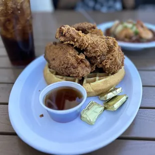 food, chicken wings and fried chicken