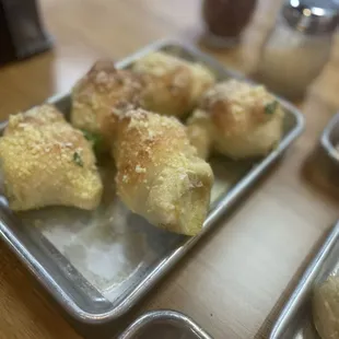 garlic knots (6pc)