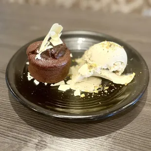 Love their lava chocolate cake with pistachio ice cream! Fantastic!