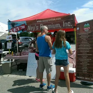 Come on and get out of the way so I can see the meat.