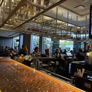 Bar &amp; Reataurant, over looking pool