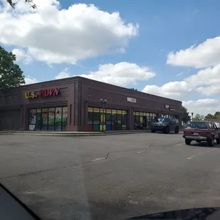 the outside of a restaurant