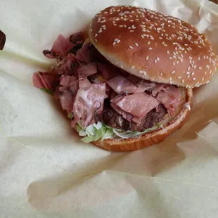 Pastrami hamburger