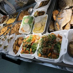Fried Galatia, stir fried noodles, banana cake with coconut milk