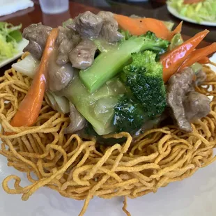 Crispy noodle nest with beef