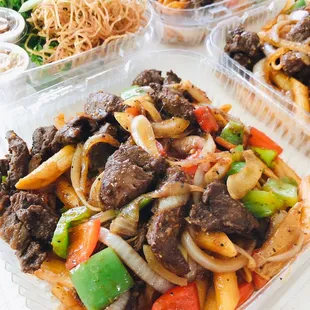 Stir-fry pasta with Cubed filet mignon