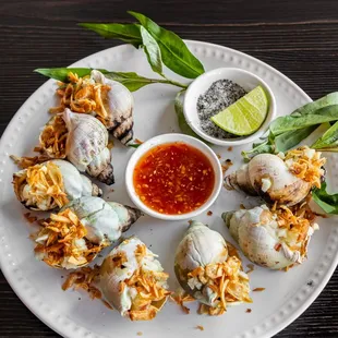GRILLED EXCARGOT WITH GARLIC BUTTER OR BLACK PEPPER OC HUONG NUONG BO  HOAC TIEU DEN