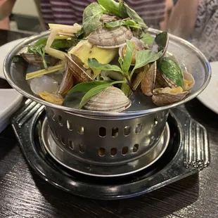 Clams with lemon grass