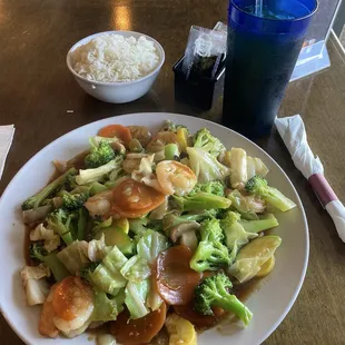 Shrimp Broccoli lunch with steamed rice