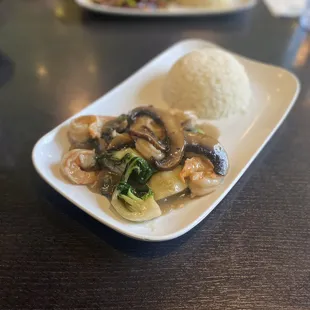 K31. Portobello Mushroom Prawn Lunch Special