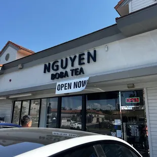 the outside of a restaurant