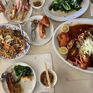 Chinese broccoli stir-fried with garlic sauce, Lobster sautéed with house special sauce, Chow mein (crispy), &amp; CAFE SUA DA