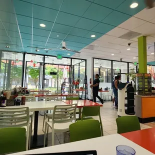 the interior of a fast food restaurant