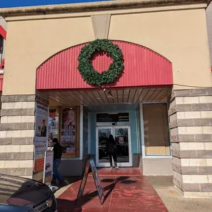 Enter here to get to the restaurant