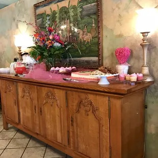 Perfect lighting, very cozy.