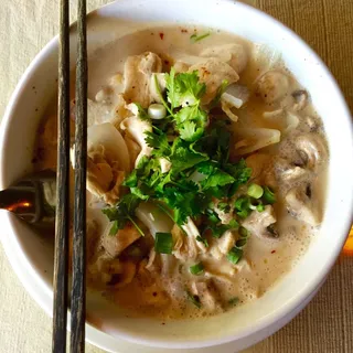 Tom Kha